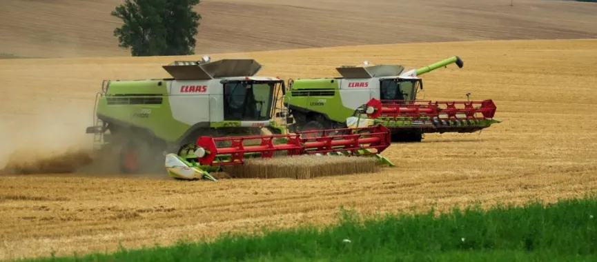 High-efficiency application of combine harvesters in grain harvesting