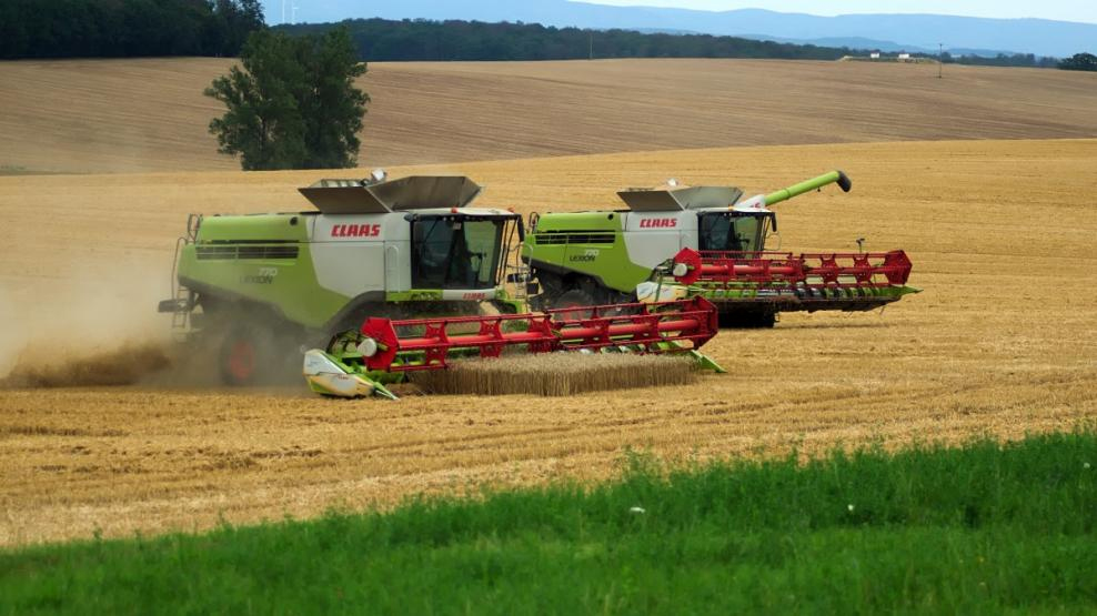 High-efficiency application of combine harvesters in grain harvesting